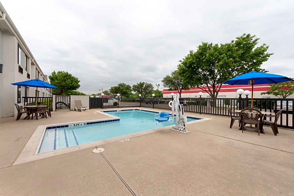 Motel 6-Dallas, TX - Northeast