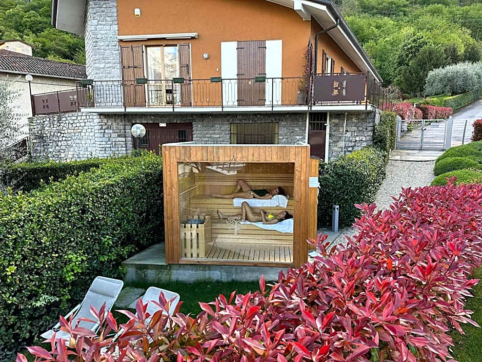 Bellagio Village- 4 Apartments by the lake - Seasonal Warm Pool and Sauna
