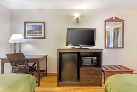 2 Double Beds, Smoking