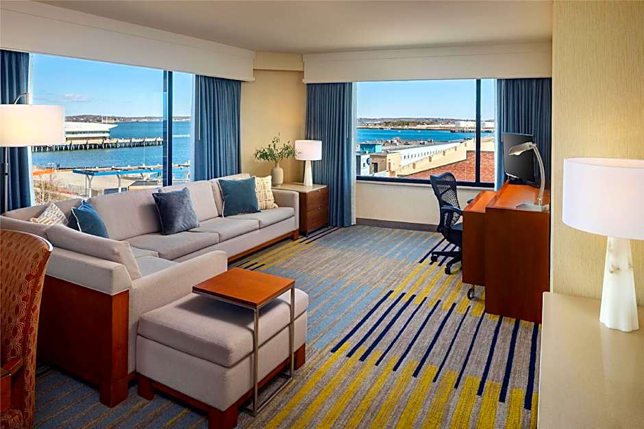 Photo 1 of 6 of 1 King Bed Suite, Hearing/Mobility Accessible, Bathtub, Water View
