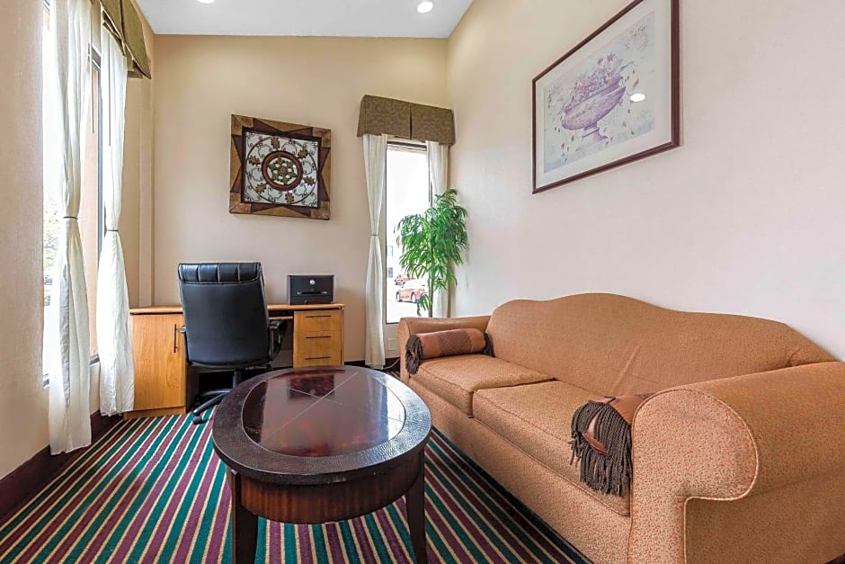 Quality Inn & Suites Bloomington University Area