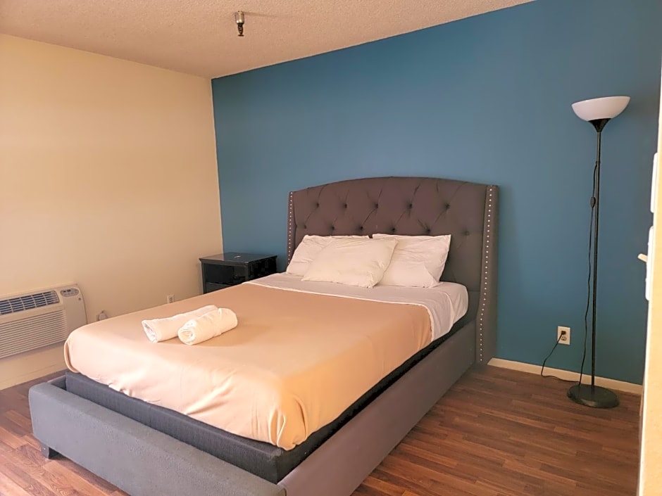 Charming Hotel Style Beverly Hills