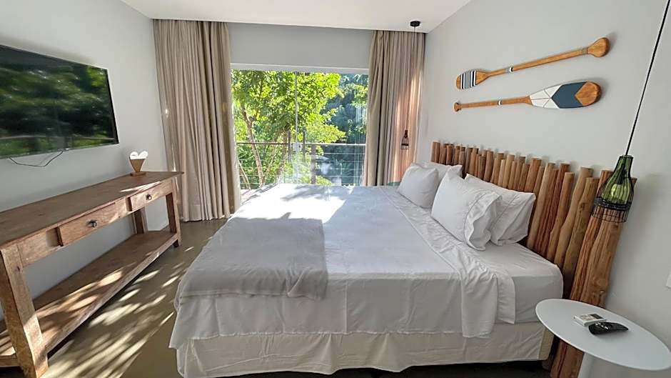 Casa com Piscina, 3 Suites, sala de estar e cozinha completa