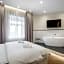 Budapest Eye- Boutique Suites, by BQA