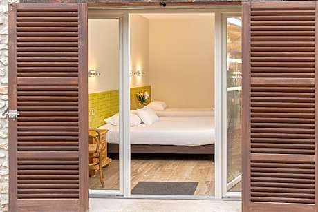 Triple Room with Garden View