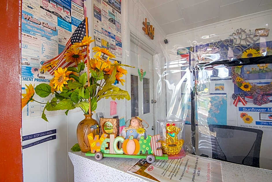 Sunflower Motel Hiawatha By OYO