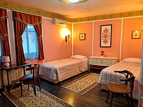 Standard Twin Room with Garden View