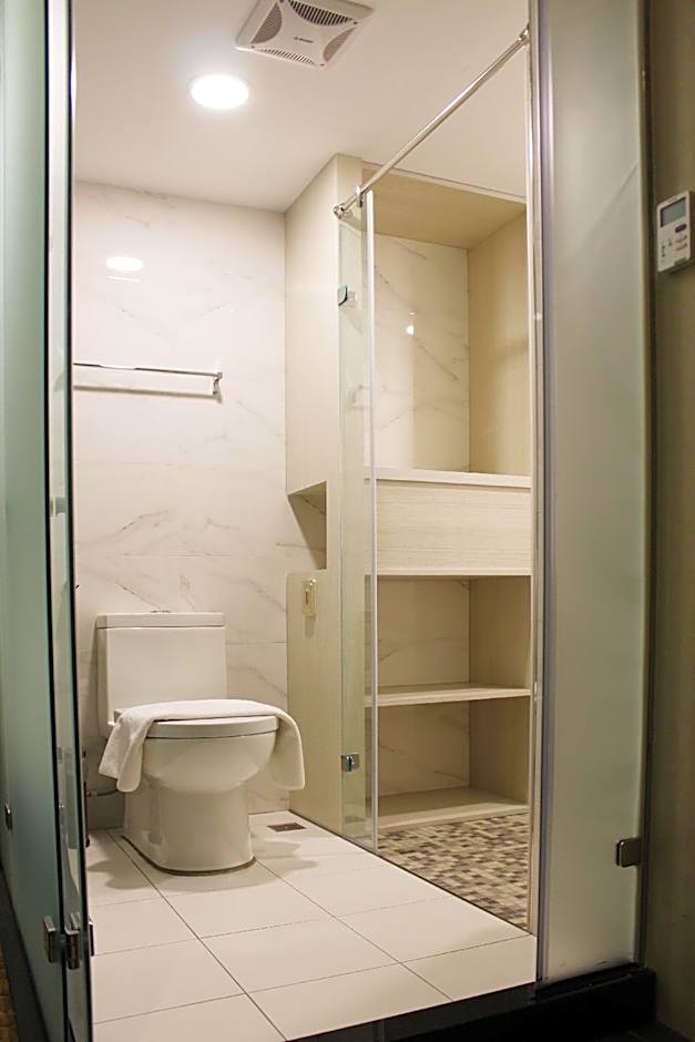 Aeris International Hotel