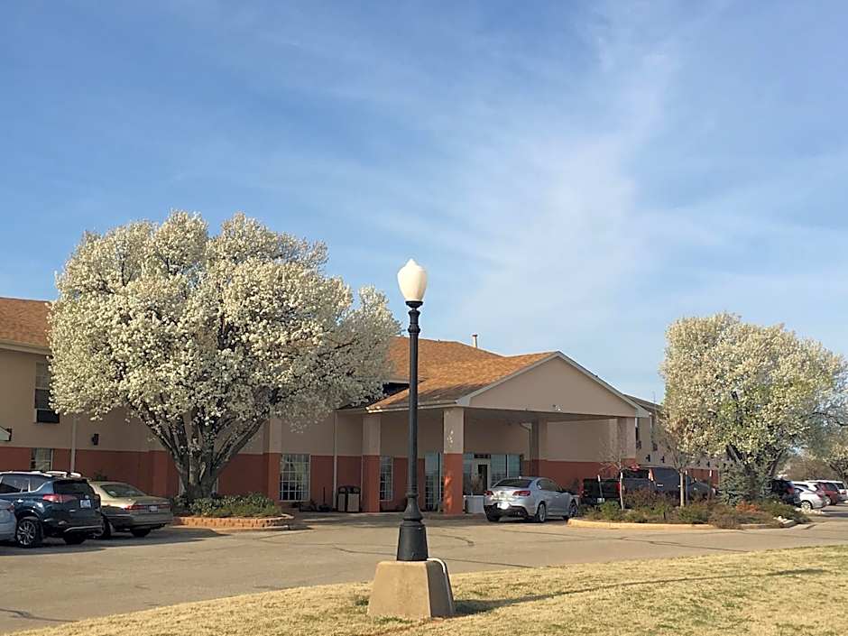 Photo 1 of 14 of Territorial Inn Guthrie