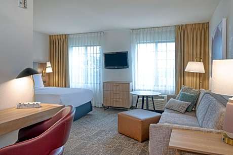 Studio Queen Suite