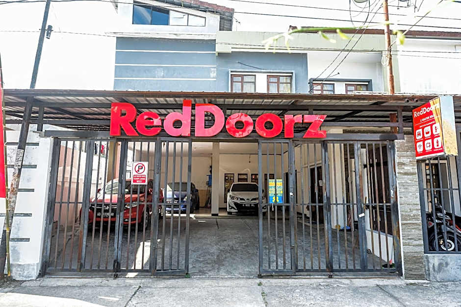 RedDoorz @ Kratonan Solo
