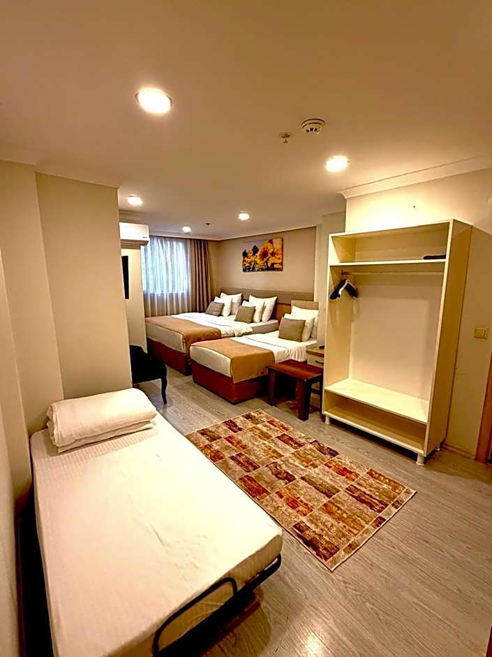 Foto 1 di 4 di Quadruple Room