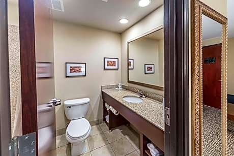 King Suite - Non-Smoking