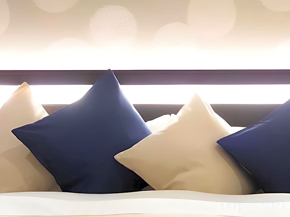 Marutamachi Crystal Hotel