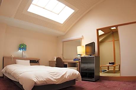 Room with Tatami Area - Smoking