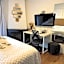 Suite with Hot and Cold Air Conditioning