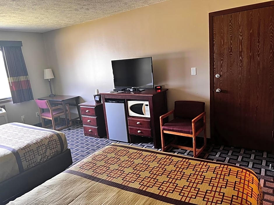 Sky Lodge Inn & Suites - Delavan