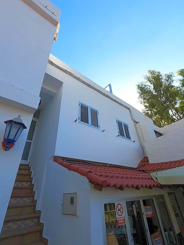 B&B and Apartments El Charco Azul