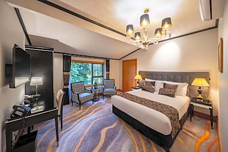 Lodge Queen Superior