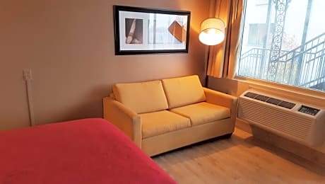 1 Queen Bed Nonsmoking