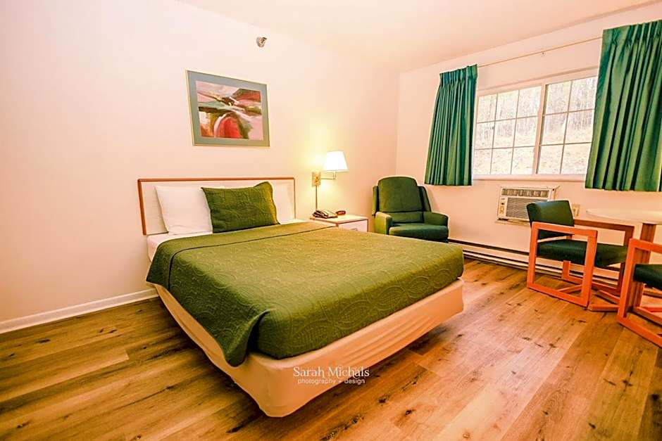 Mountain Host Motor Inn