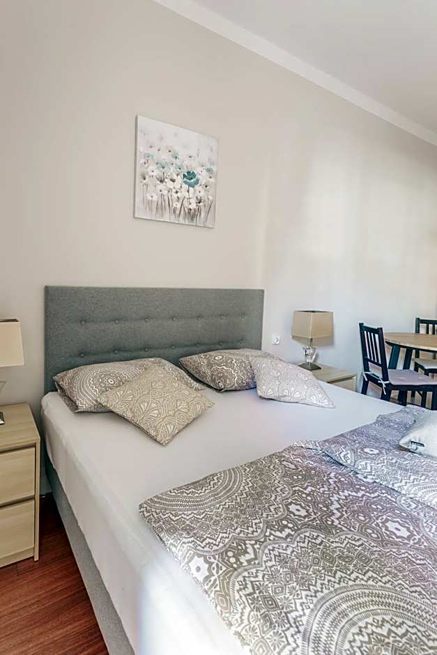 Babel Hostel, Dworzec PKP, Rynek