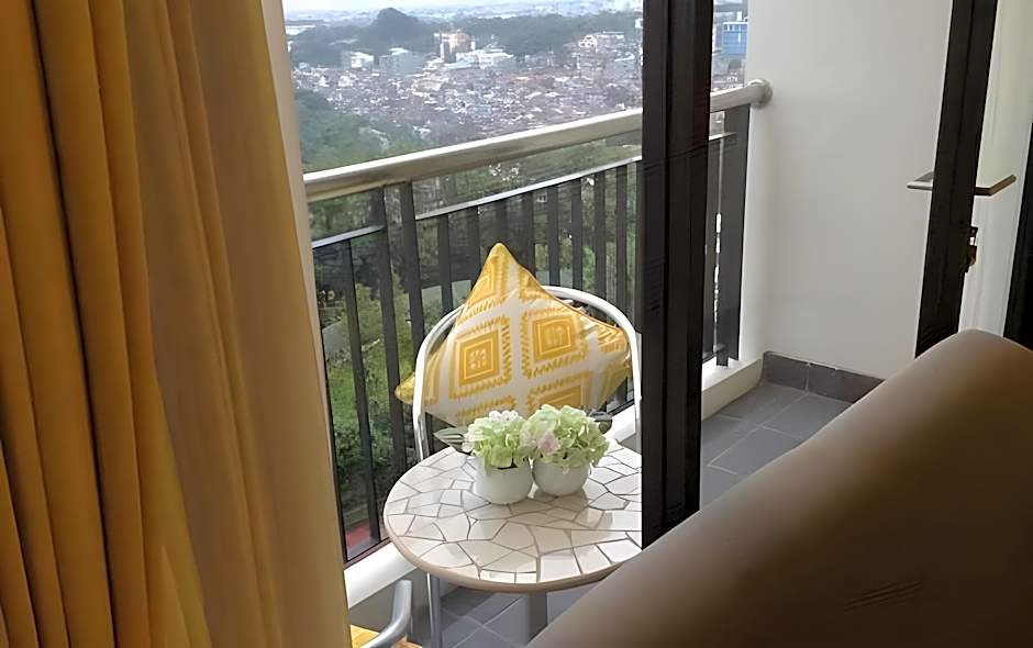 Beverly Dago Apartment