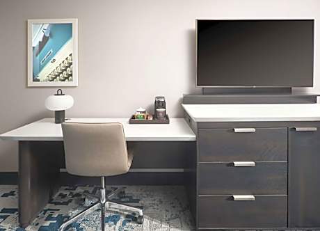 King Room with Tub - Mobility and Hearing Access