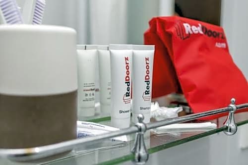 RedDoorz near Lippo Mall Puri