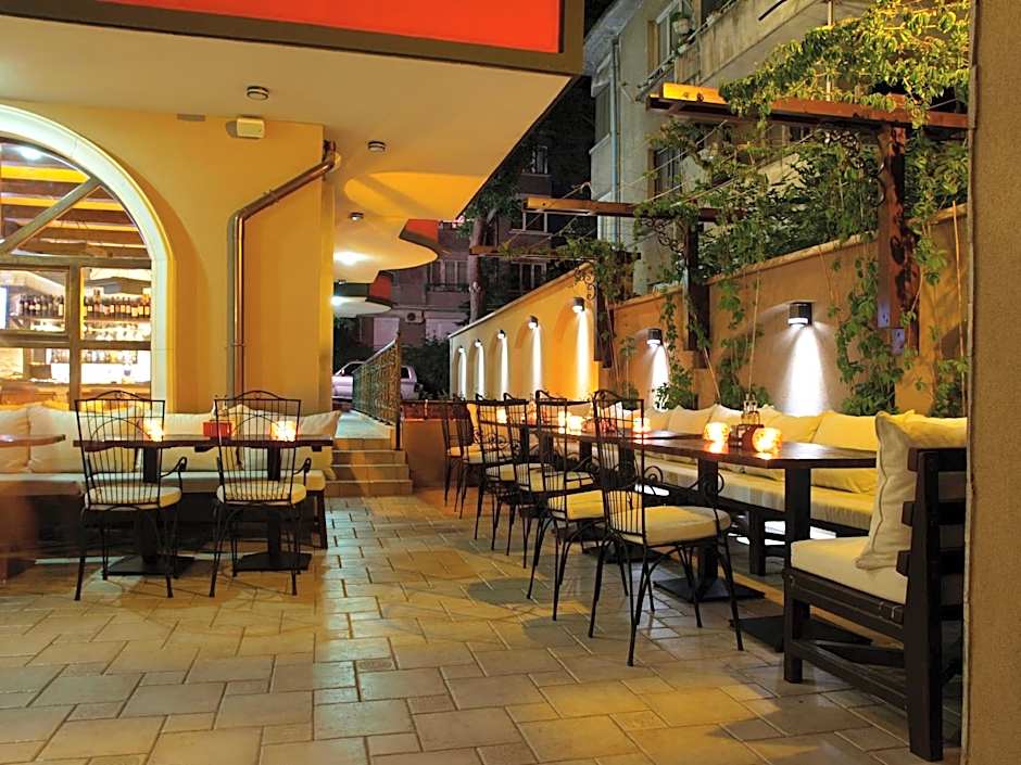 Семеен Хотел Опера