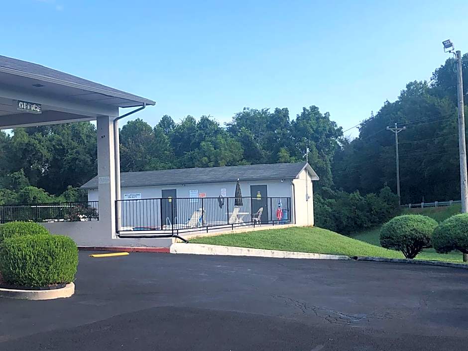 Travelodge by Wyndham Clarksville