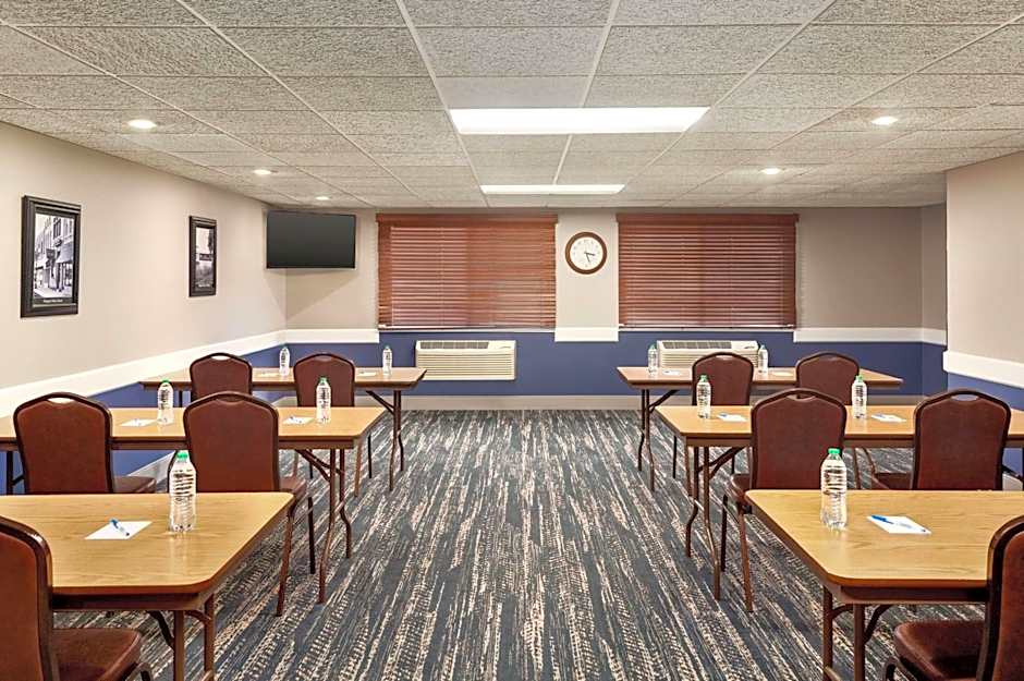 AmericInn by Wyndham Sauk Centre