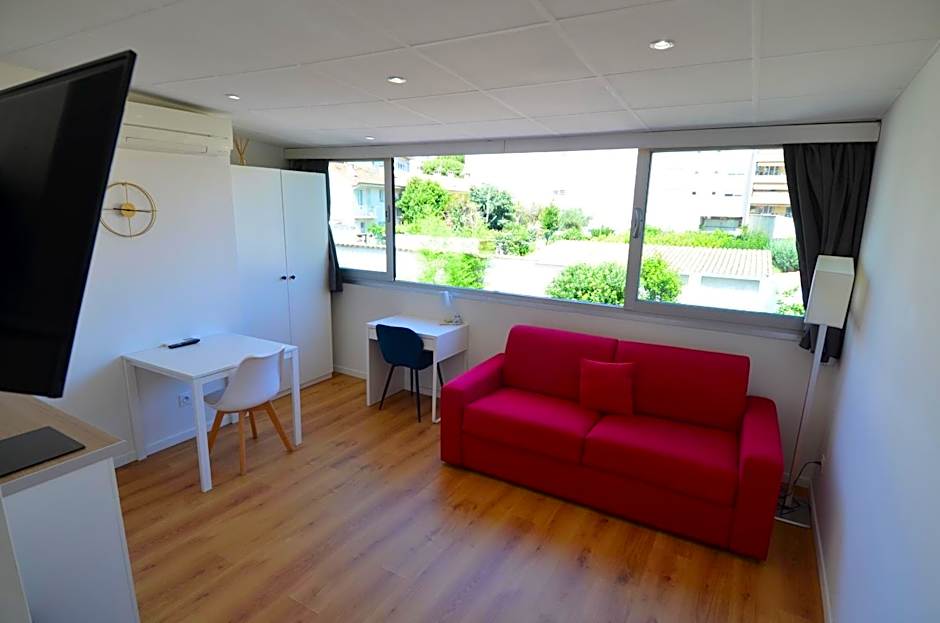 STUDIO CASSIN - next to tramway line 2 near airport