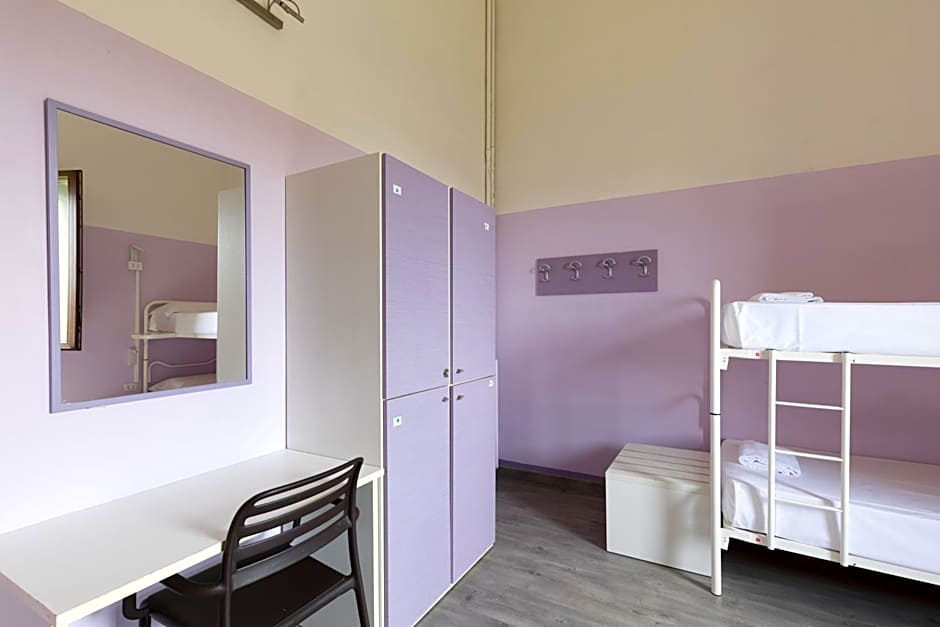 Hotel & Hostel 7