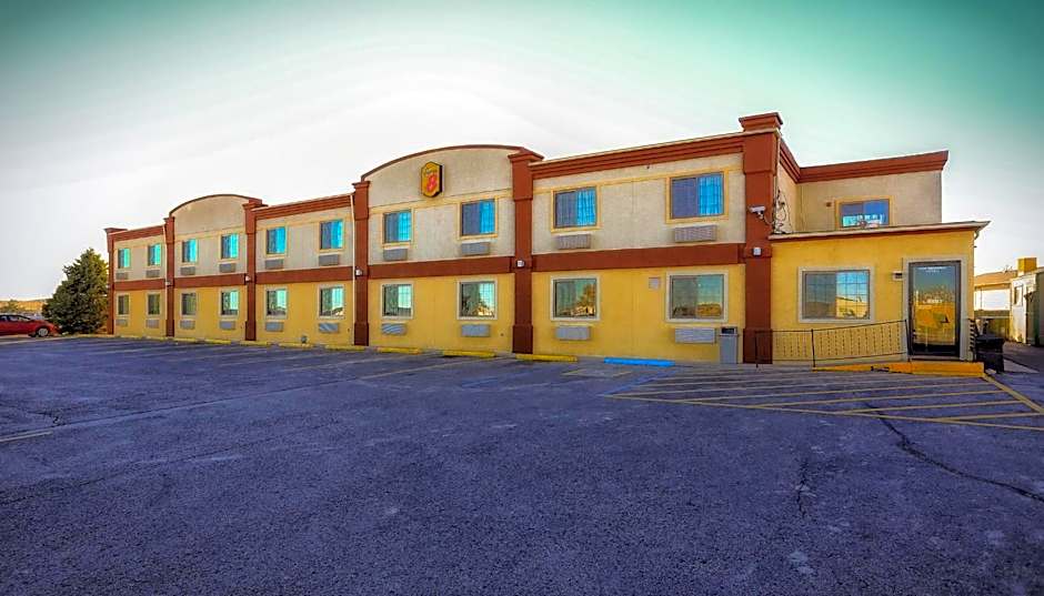 Super 8 by Wyndham Douglas