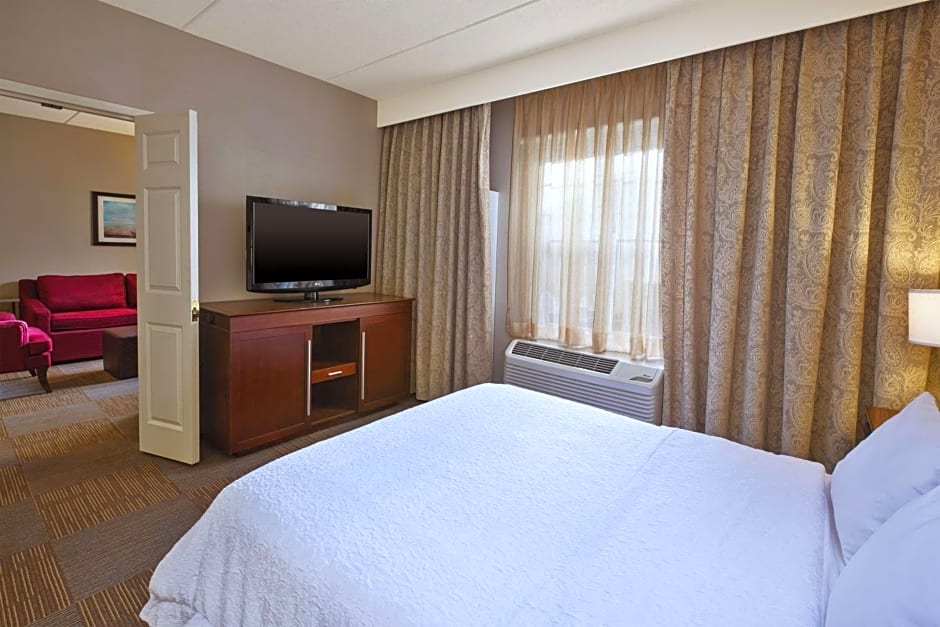 Hampton Inn & Suites Providence-Warwick Airport