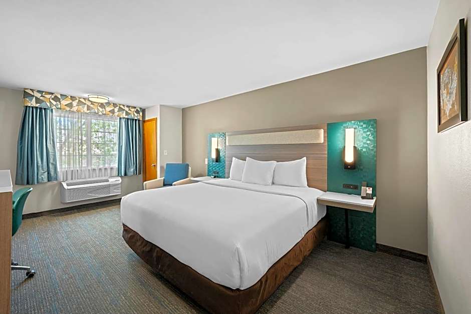 Econo Lodge Inn & Suites Santa Fe South