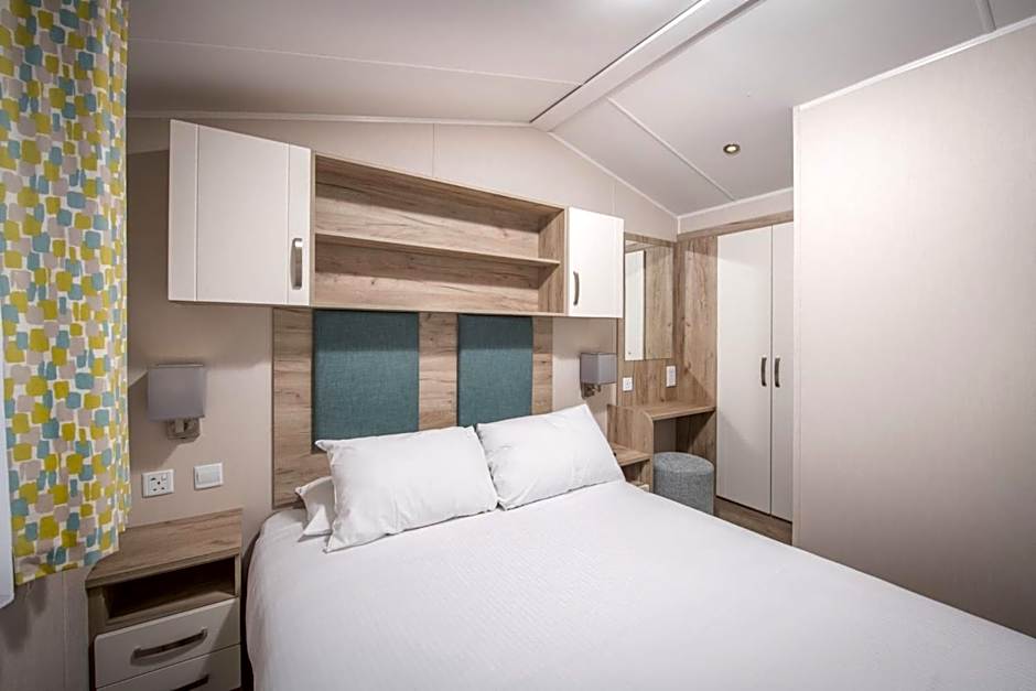 Photo 1 of 4 of Gold 2 Bedroom