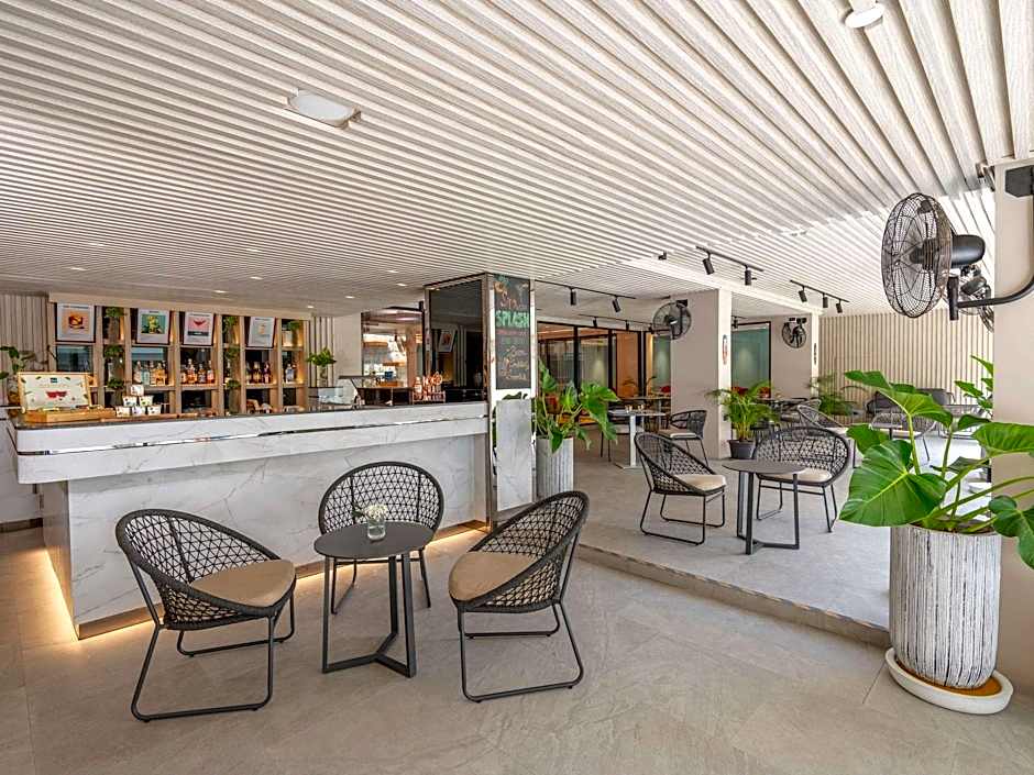 Novotel Living Bangkok Sukhumvit Legacy