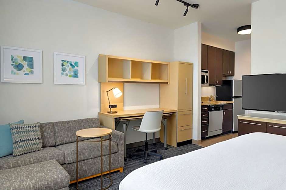 Photo 1 of 8 of Studio 1 King Bed