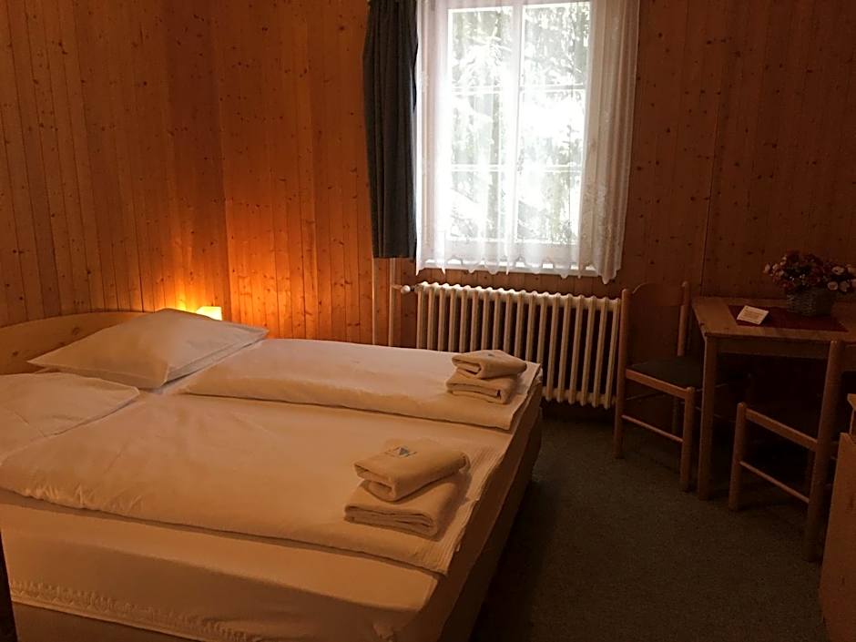 Hotel Tri Ruze