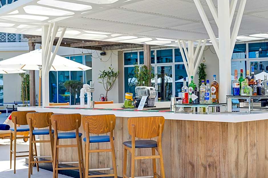 Millennium Lakeview Residence