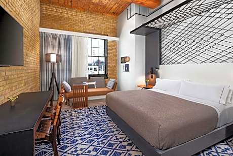 1 King Bed Room Interior Atrium View