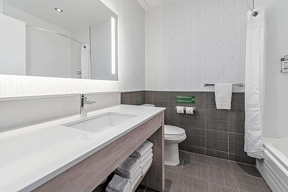 Holiday Inn Express Hotel & Suites Saint - Hyacinthe By IHG