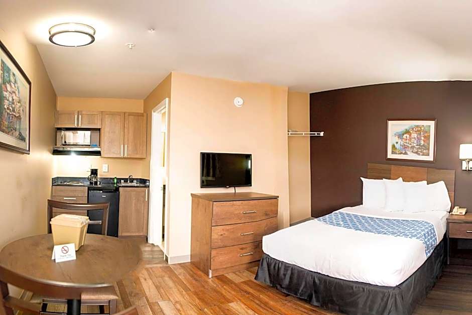 Suburban Studios Charlotte - Ballantyne