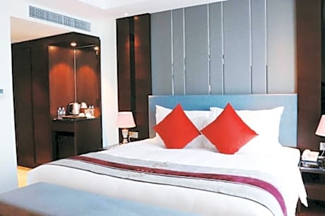 Summer Hotel