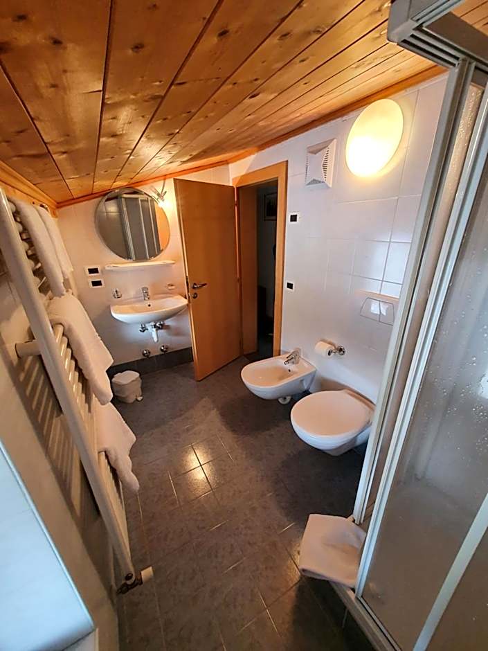 ALBERGO BAR RISTORANTE DOLOMIA