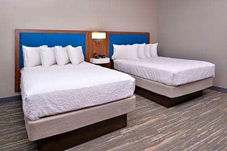 1 King Bedroom-2 Full Beds In Separate Rooms Non-smoking