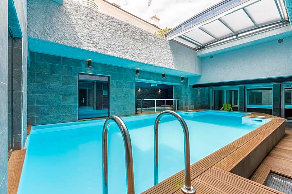 Hotel Brise de Mer - Piscine intérieure & extérieure