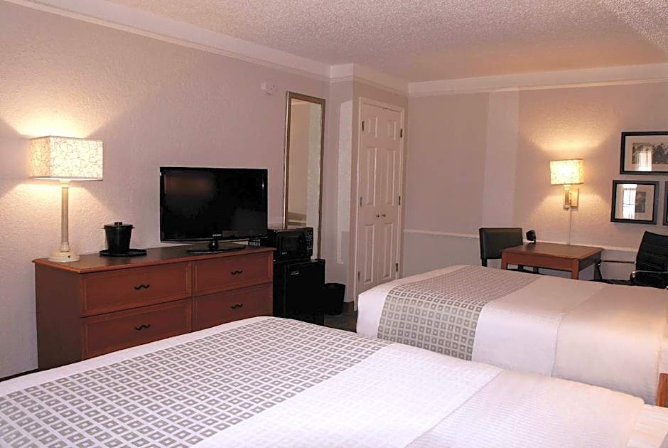 Baymont by Wyndham Lubbock - Downtown Civic Center